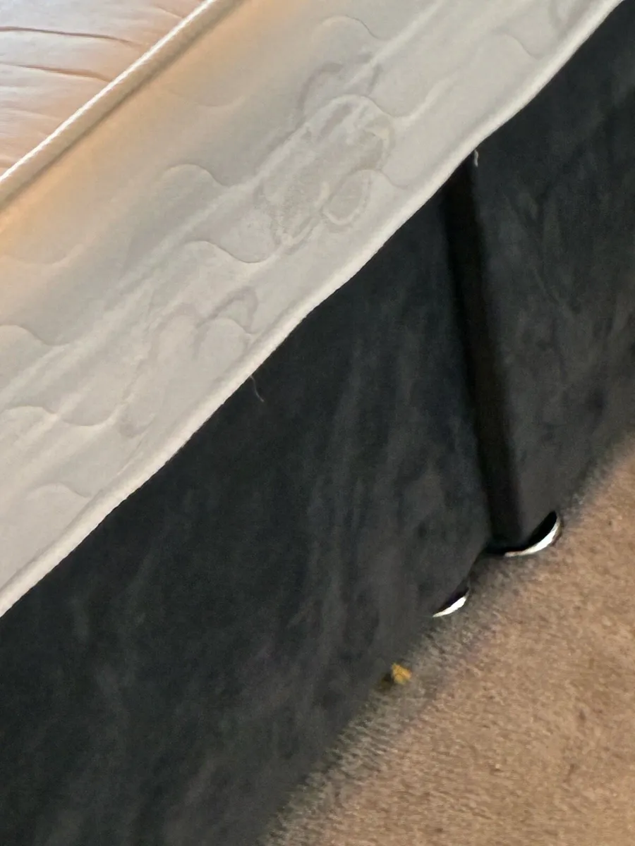 Bed base & mattress - Image 3