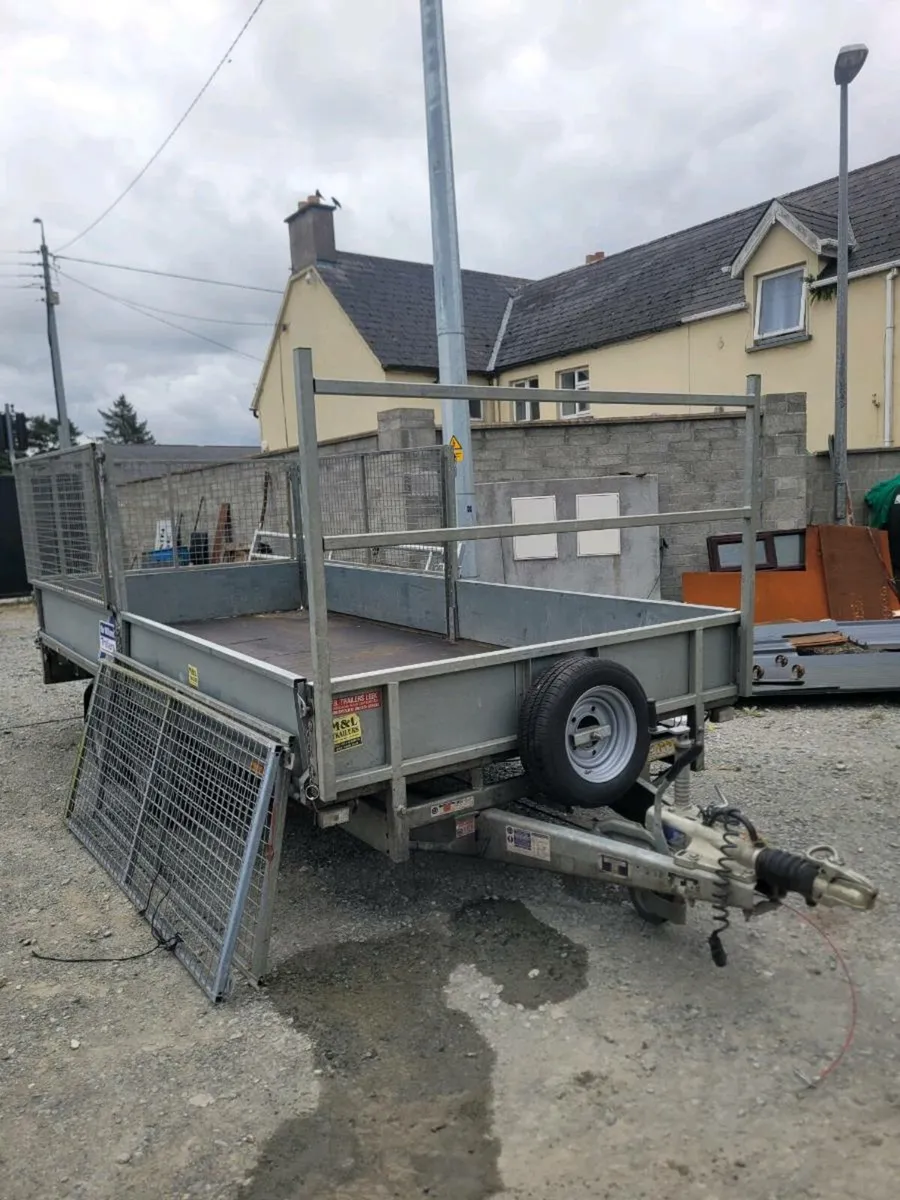 Trailer - Image 1