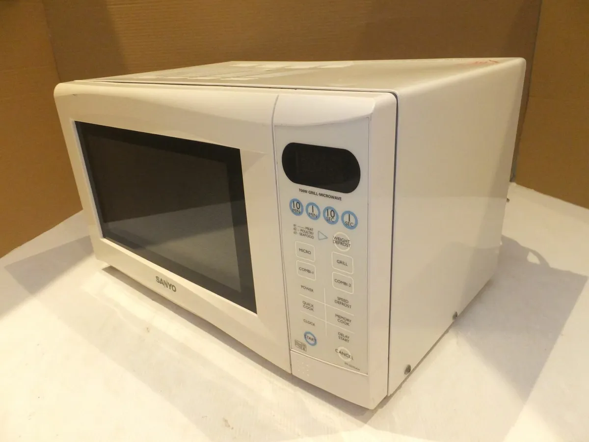 Sanyo Microwave. - Image 3