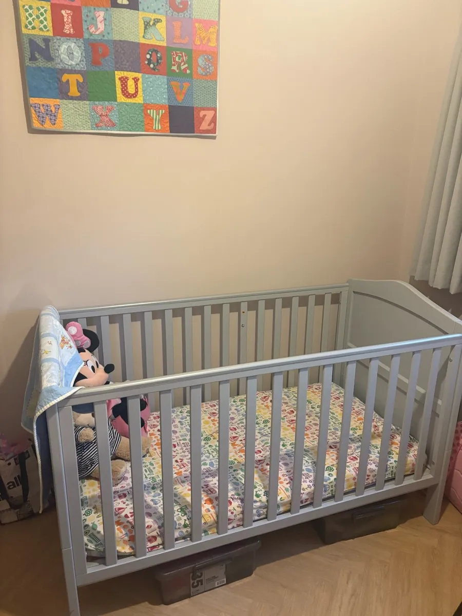Nested Sorrento wooden cot grey - Image 2