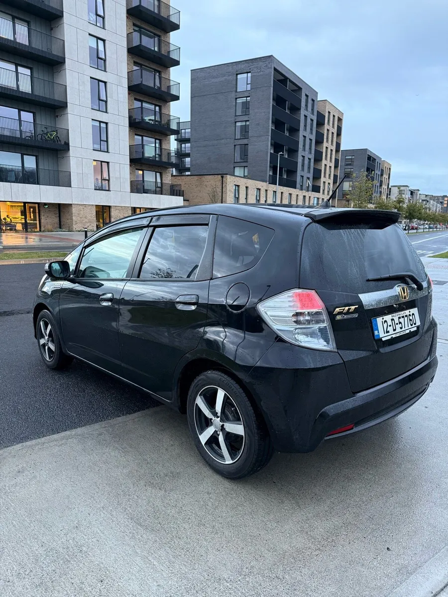 Honda Fit 1.3 Hybrid Nct 6/26 tax 5/26 - Image 4