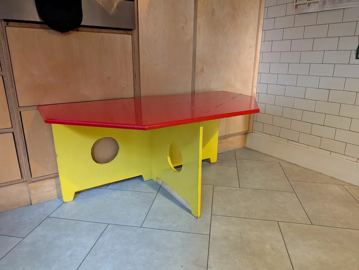 Children's desk - Image 3