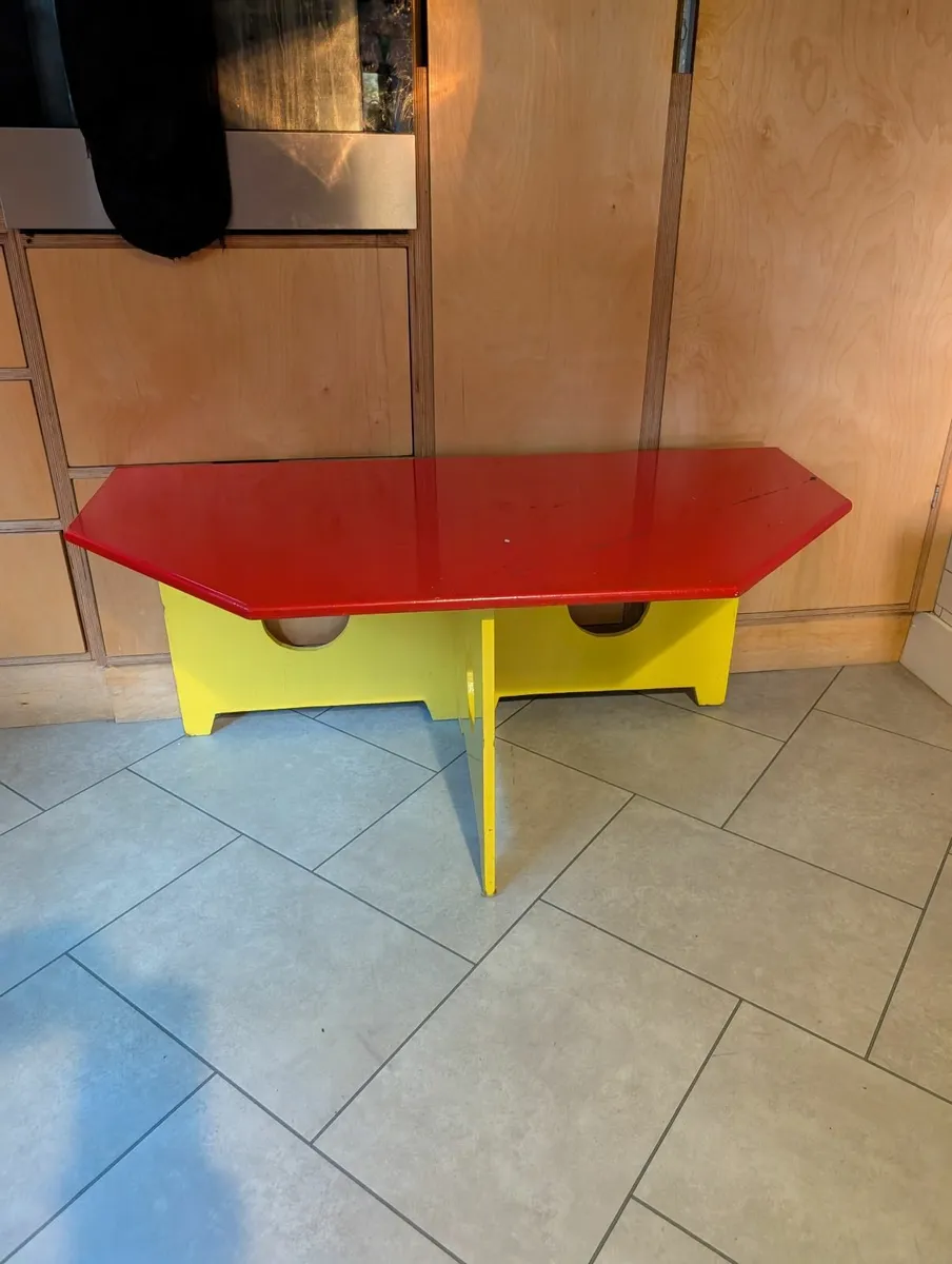 Children's desk - Image 1
