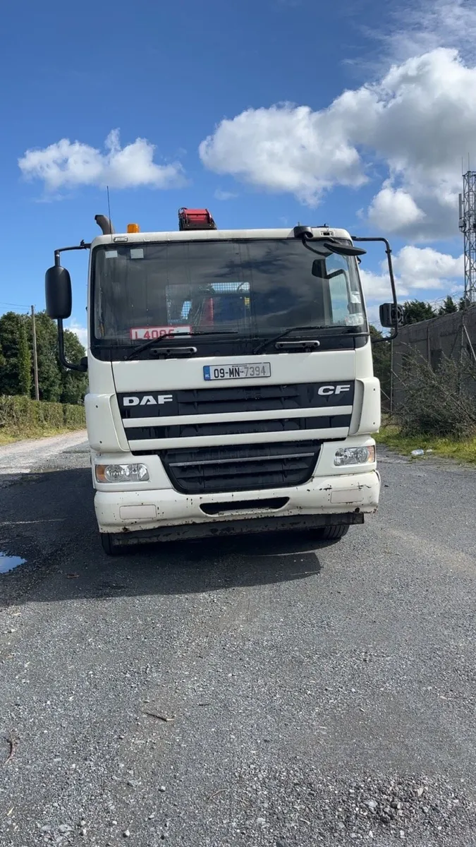 2009 DAF 75 310 6x4 tipper - Image 1
