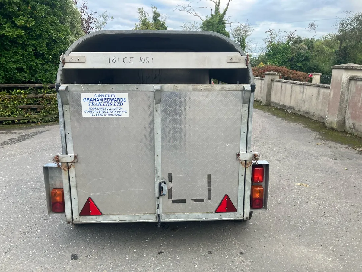 A Trailer - Image 2