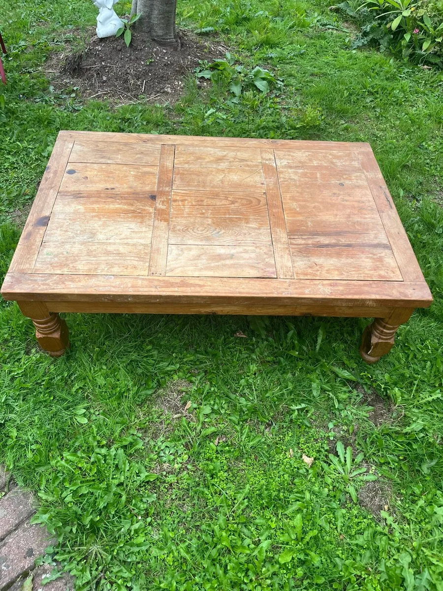 Solid wood coffee table - Image 1