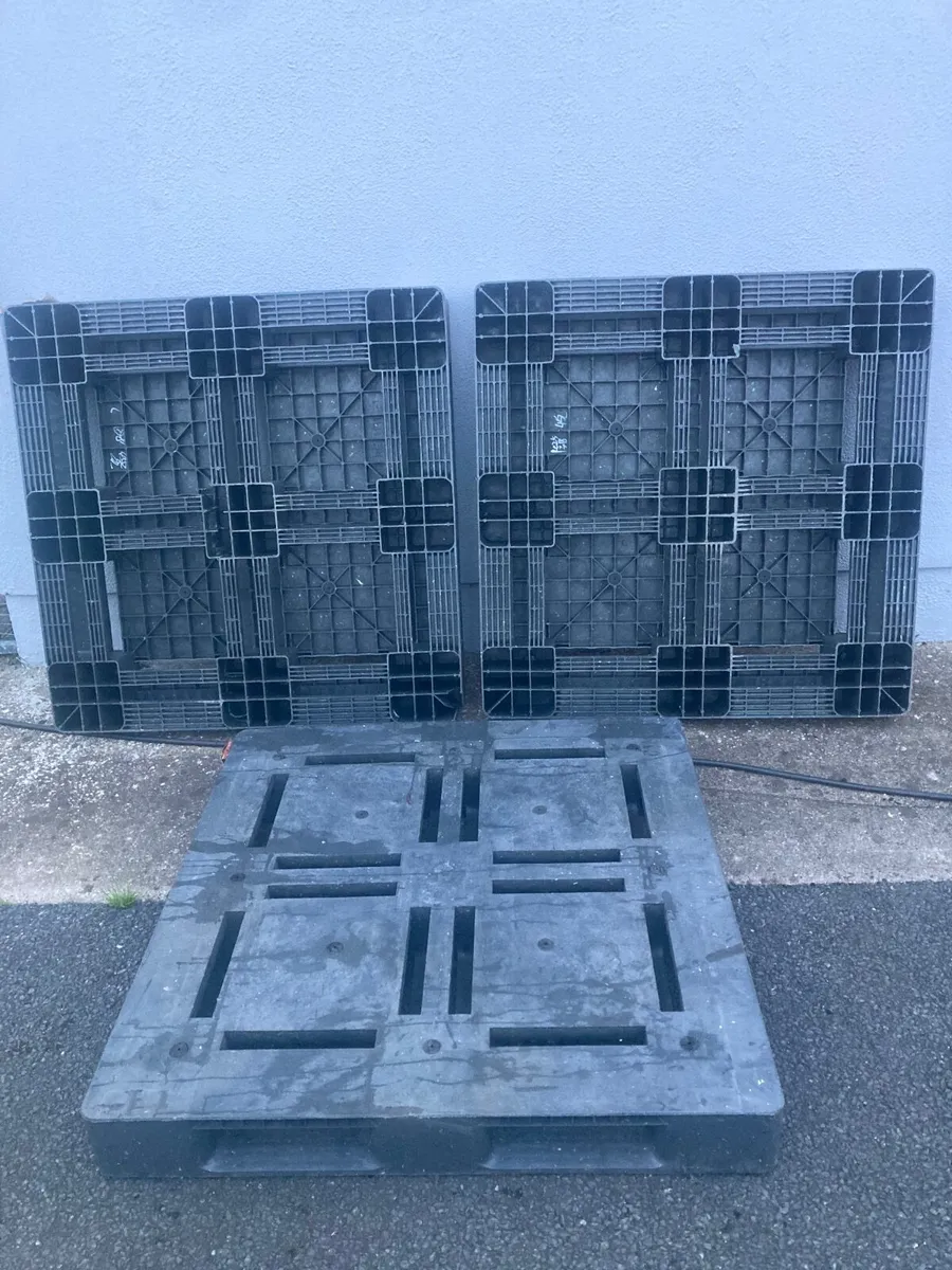 Plastic pallets solid base - Image 2