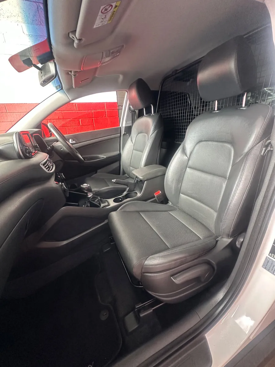 2021 Hyundai Tucson Executive - Image 2