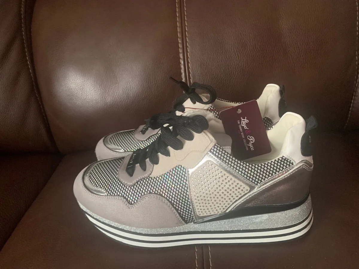 Trainers size uk6 eu39 New - Image 1