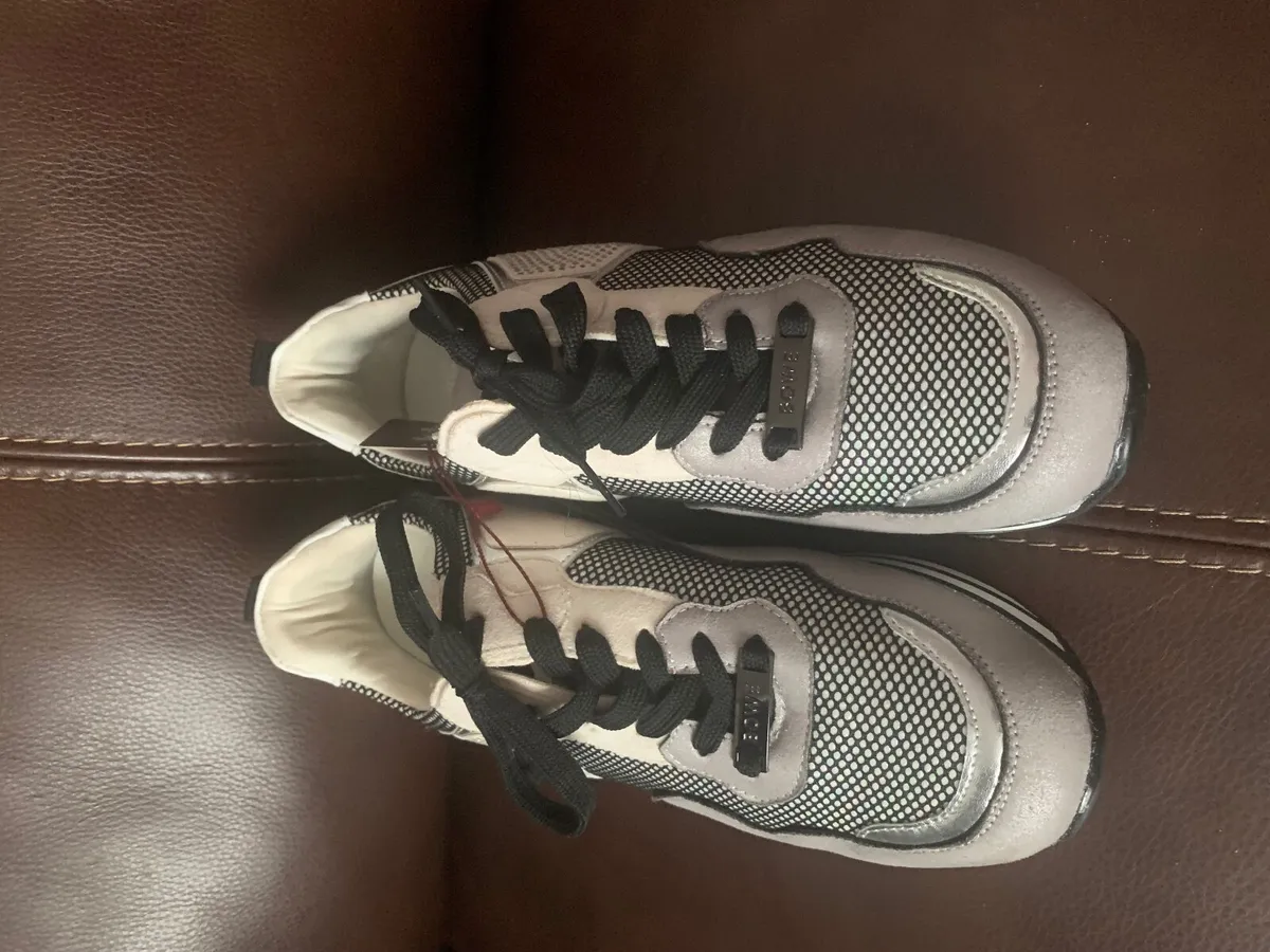 Trainers size uk6 eu39 New - Image 2