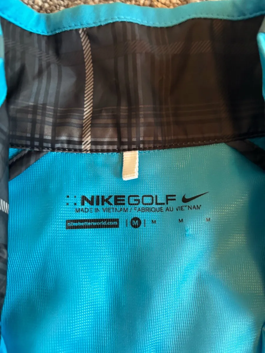 Nike wind proof short sleeved golf top - Image 3