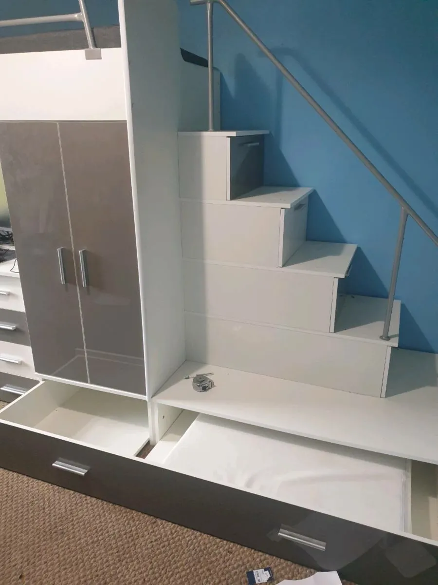 Single bed (high sleeper) - Image 2