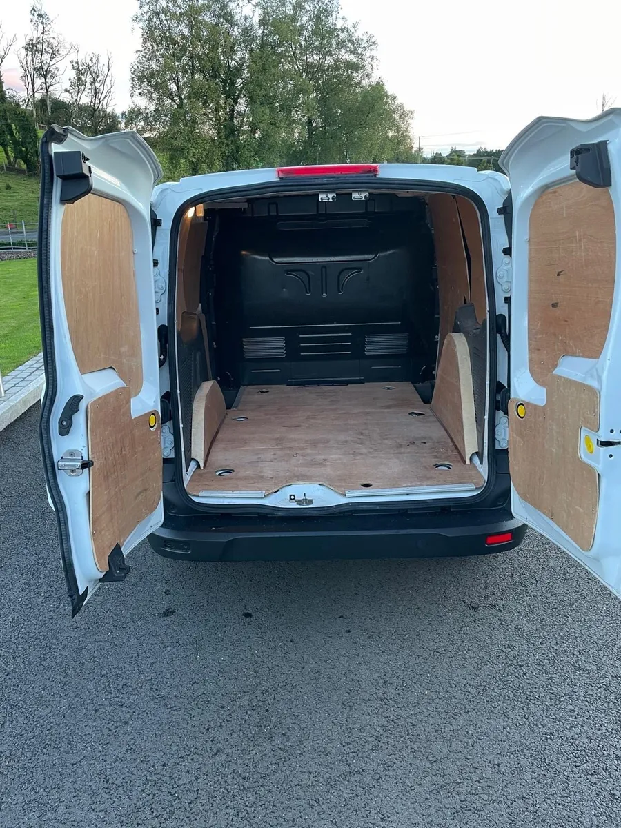 2023 Ford Transit Connect 220 Leader - Image 4