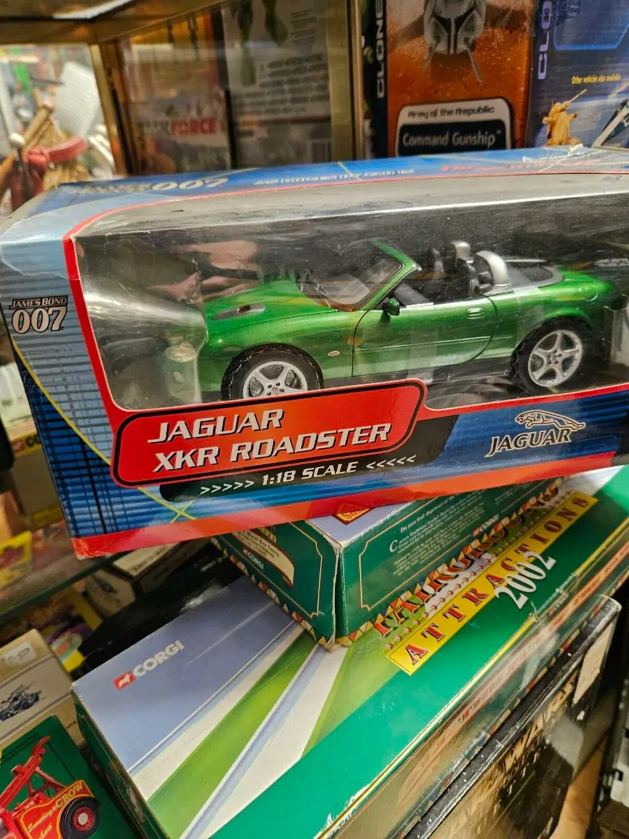 Corgi Minichamps James Bond Jaguar - Image 2