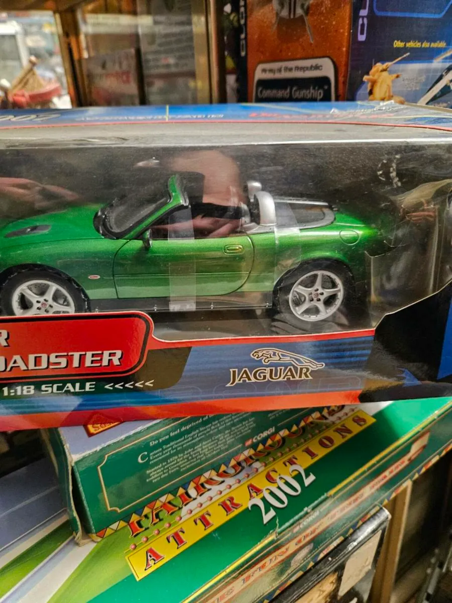 Corgi Minichamps James Bond Jaguar - Image 3