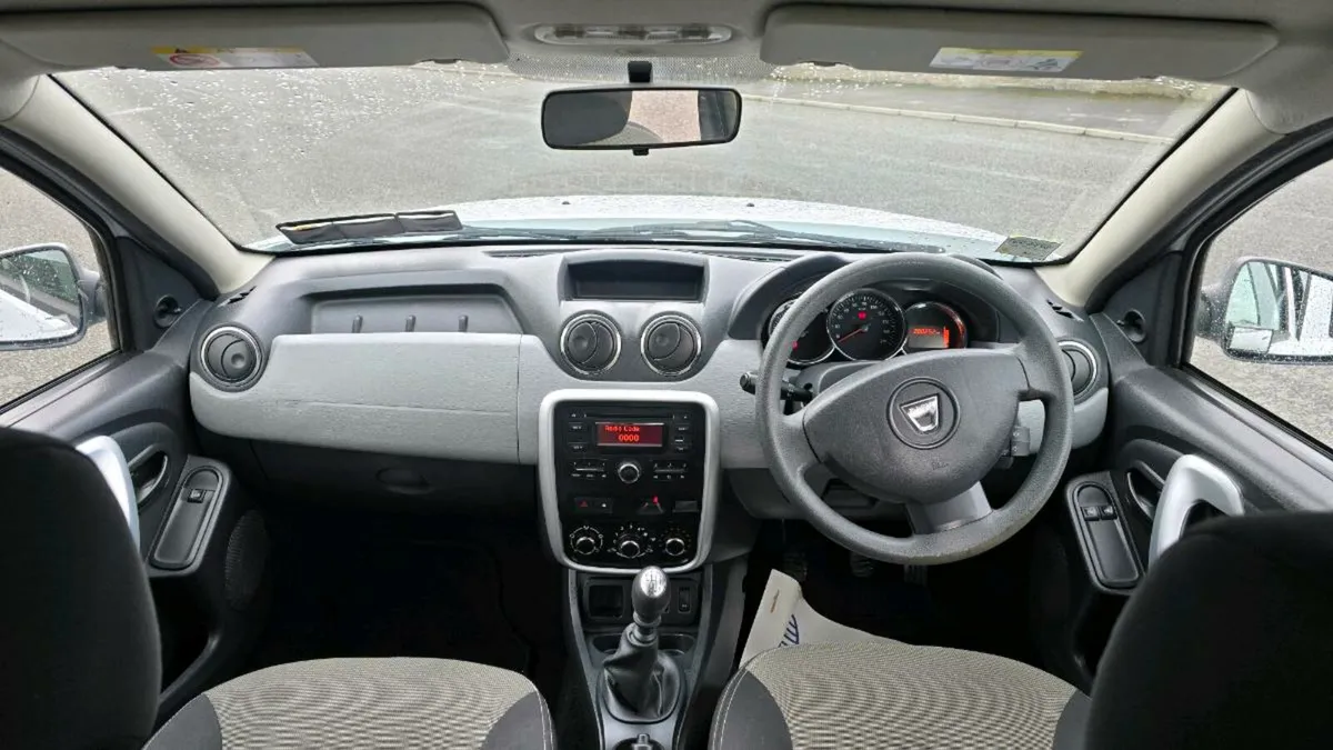 2015 Dacia Duster 1.5 diesel manual(3950 price) - Image 2
