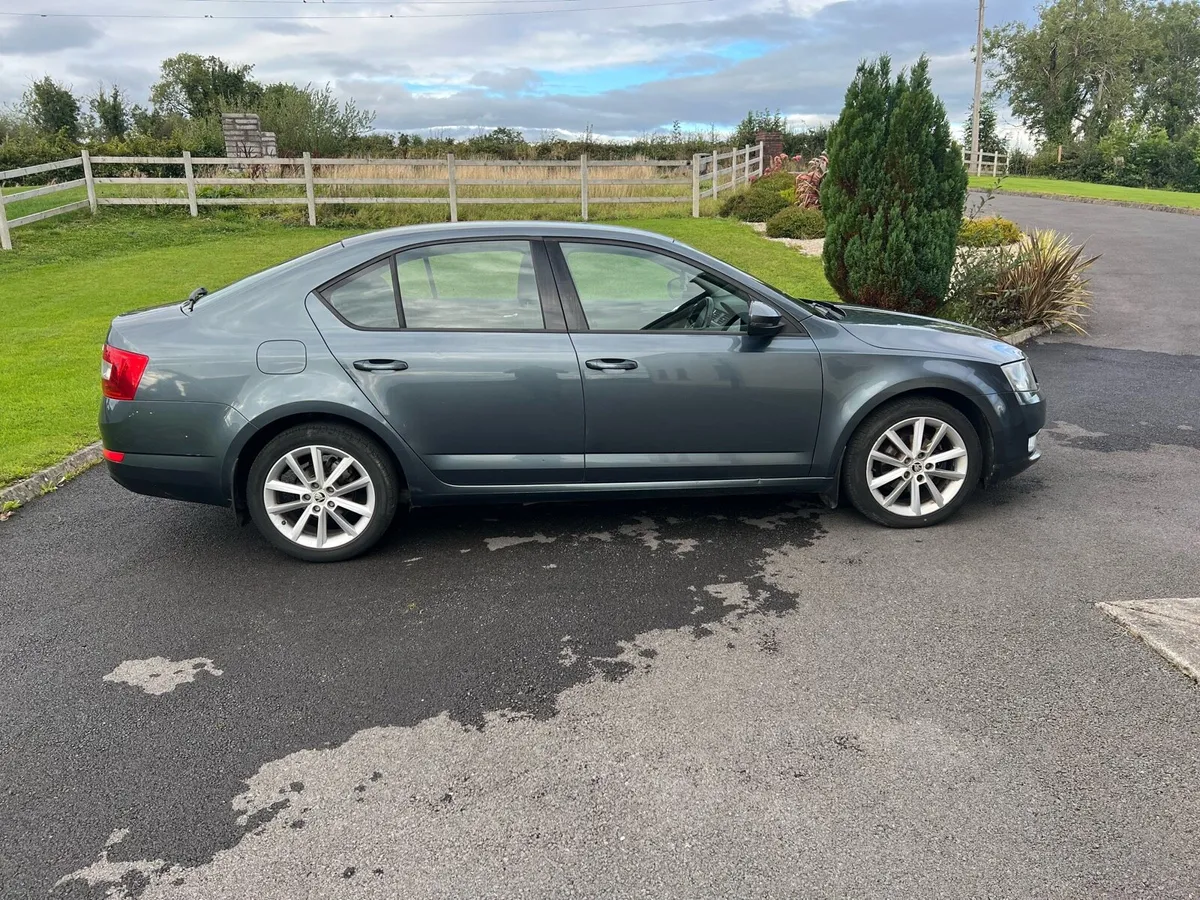 Skoda Octavia 1.6 diesel Automatic - Image 2