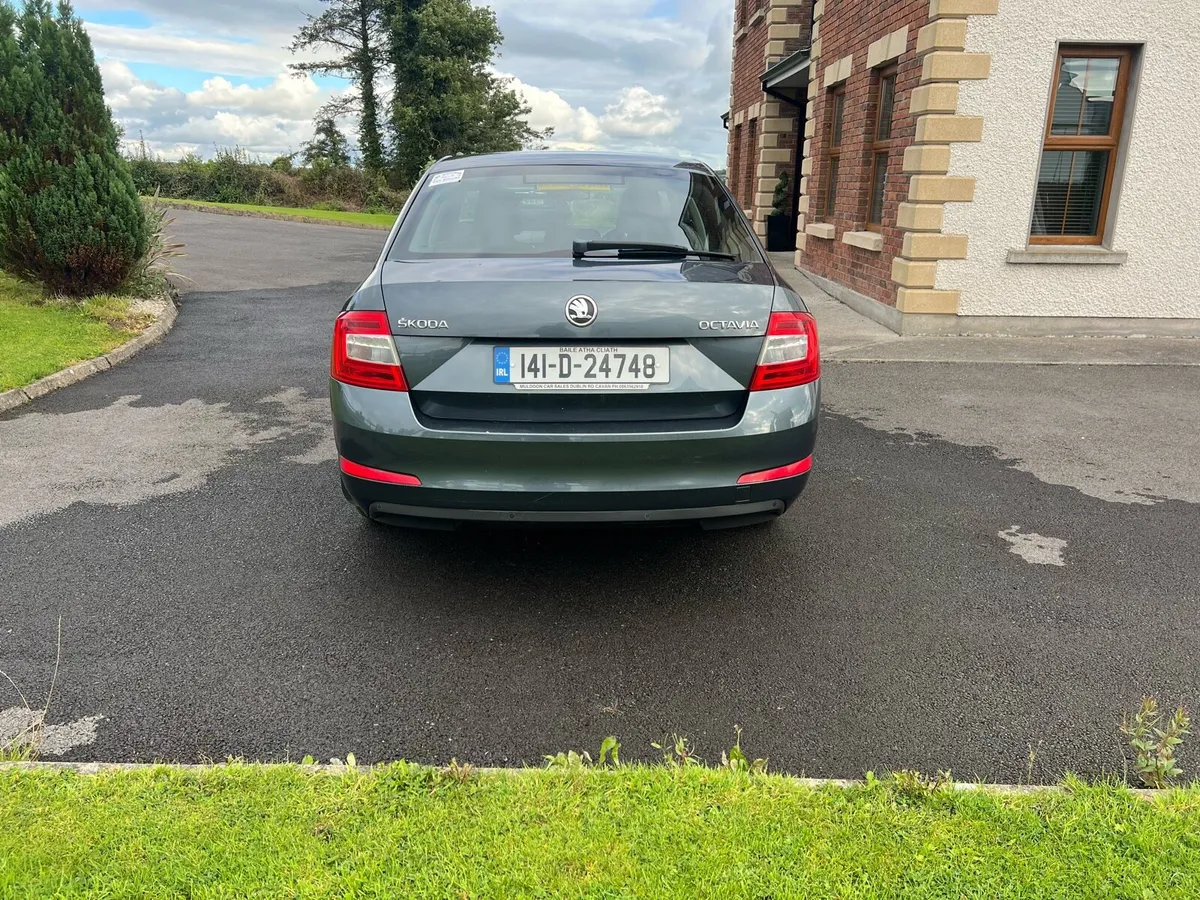 Skoda Octavia 1.6 diesel Automatic - Image 4