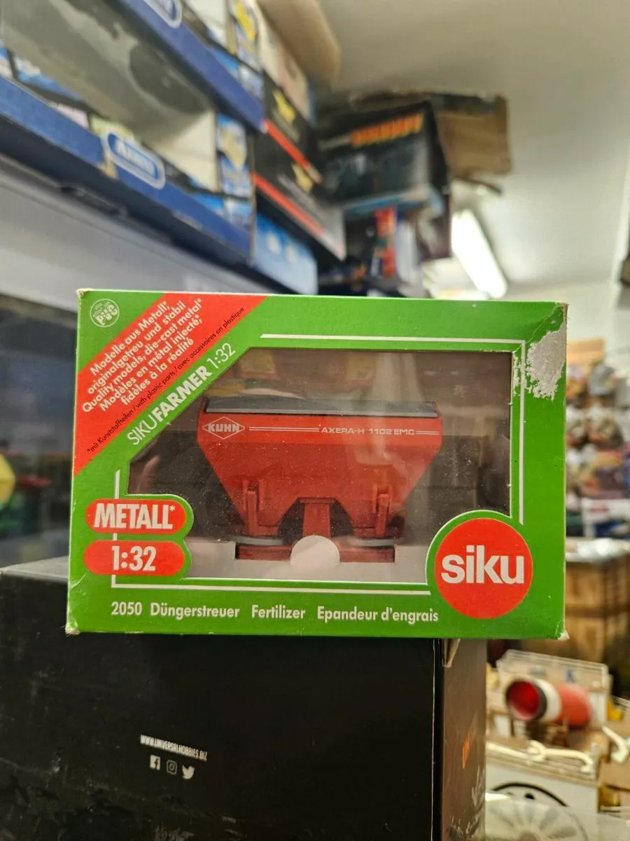 Britain's Siku Fertiliser Spreader