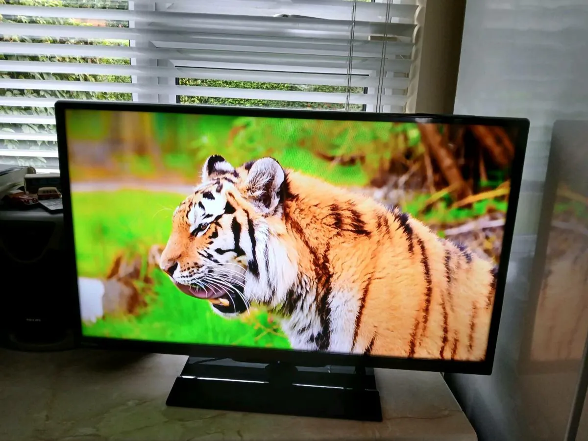 New Toshiba 32 inch Smart hdmi borderless tv. - Image 1
