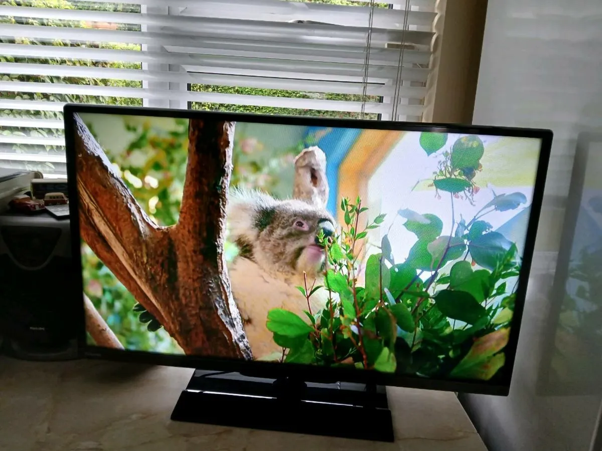 New Toshiba 32 inch Smart hdmi borderless tv. - Image 2