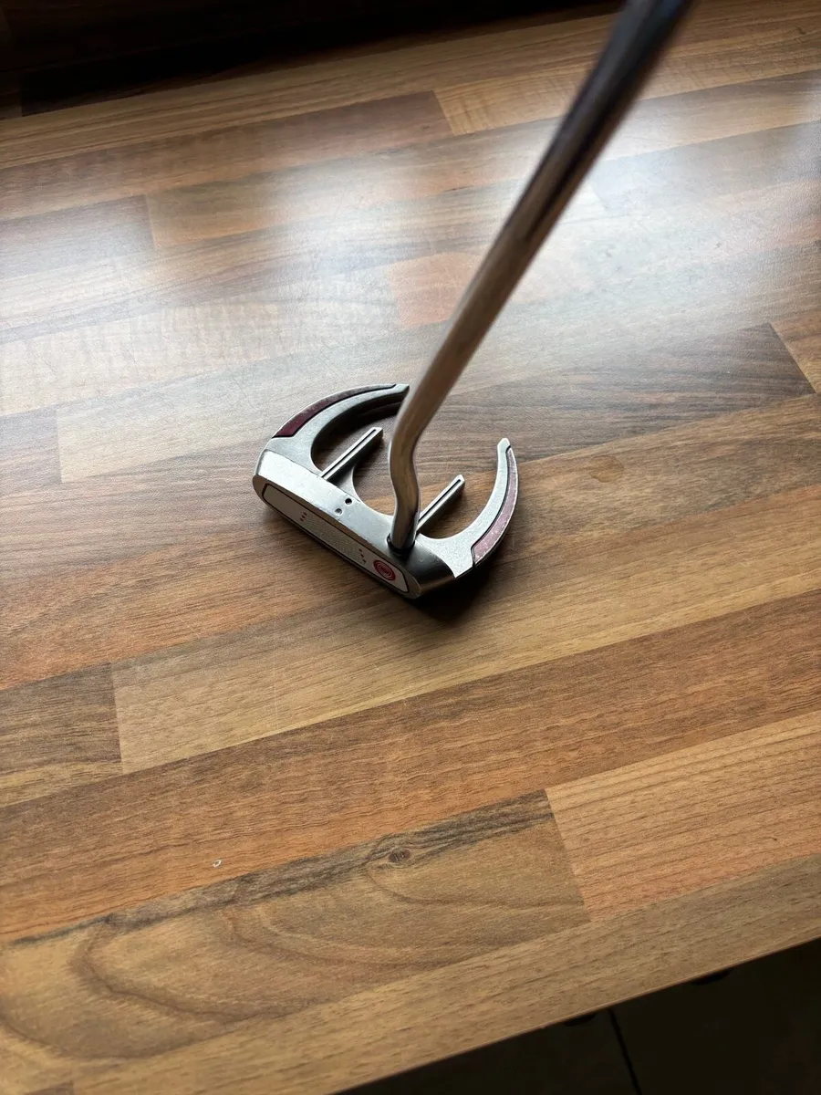 Odyssey White Hot Sabertooth putter with headcover - Image 3