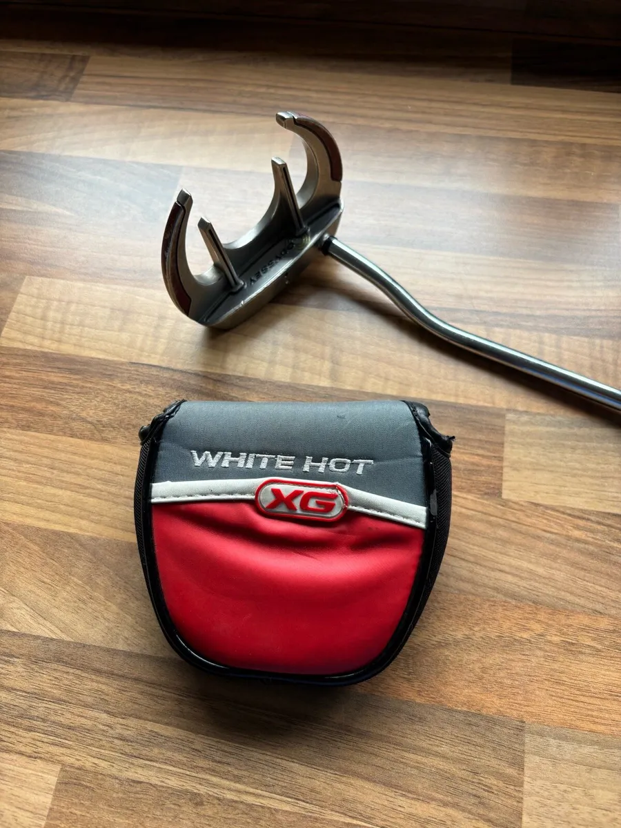 Odyssey White Hot Sabertooth putter with headcover - Image 4