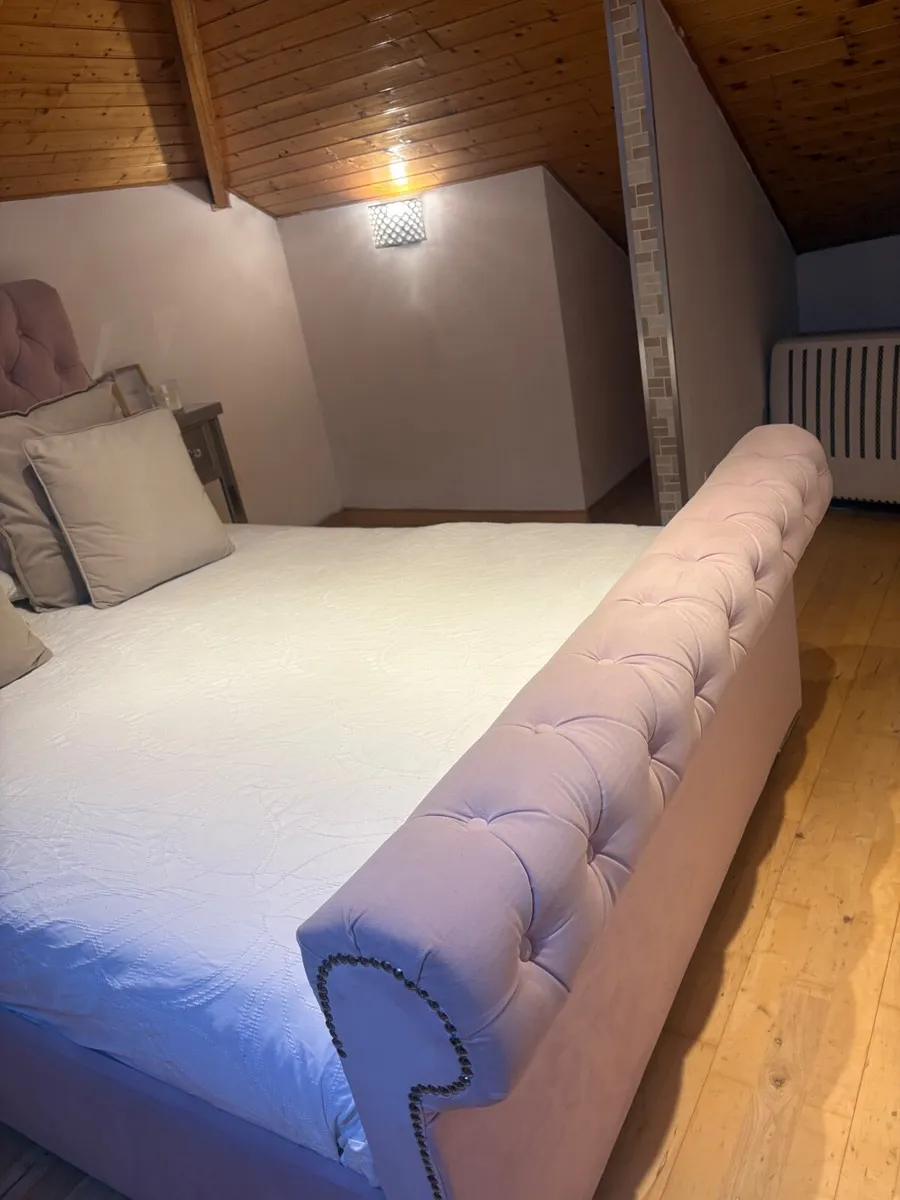 Double bed - Image 1