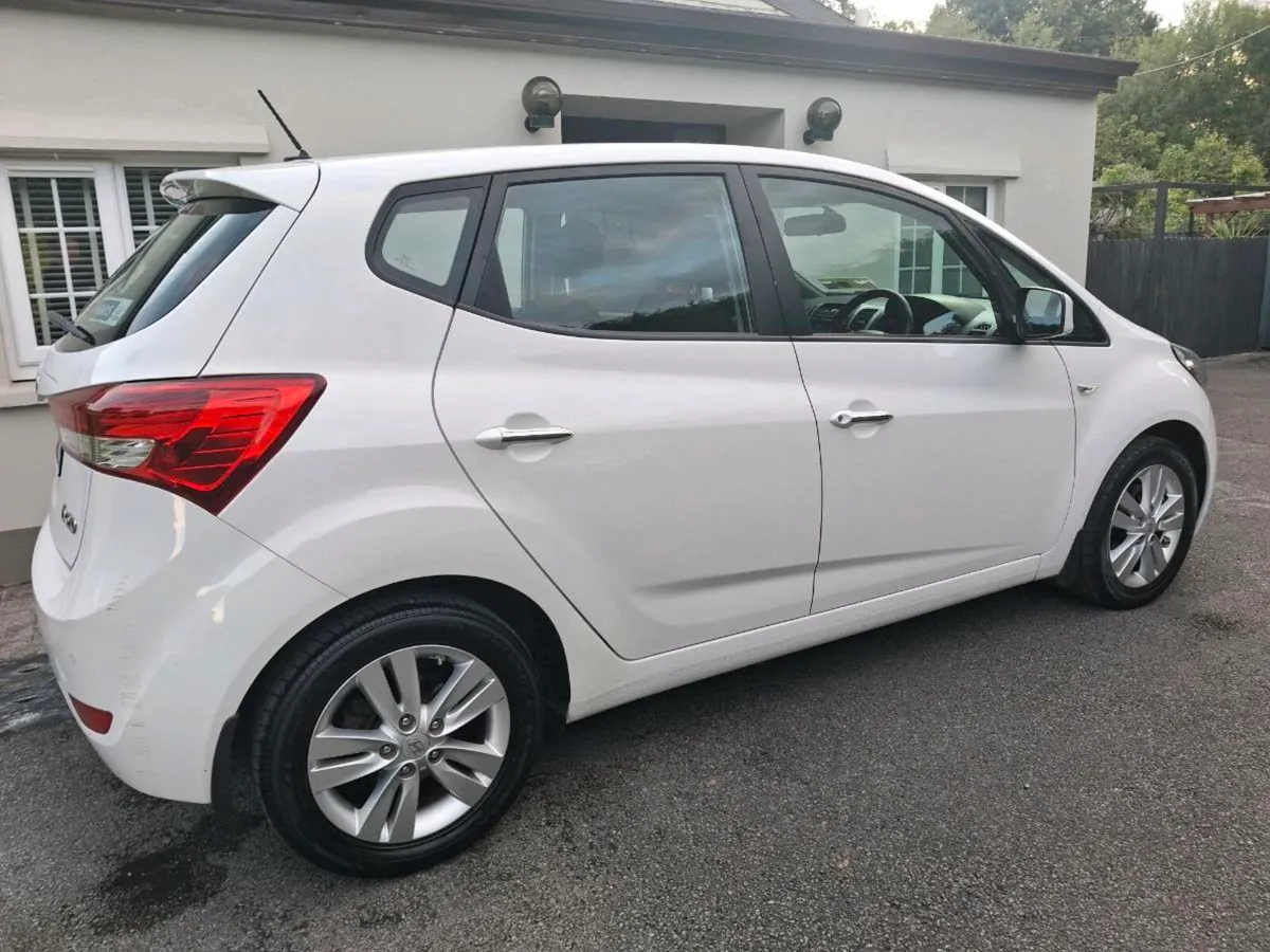 Hyundai ix20 Automatic €9500 - Image 3