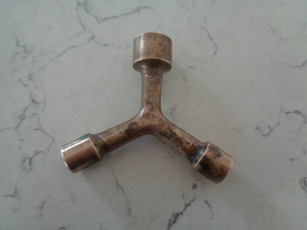 Brass Three Legged Radiator Valve Key for Sale - Image 1