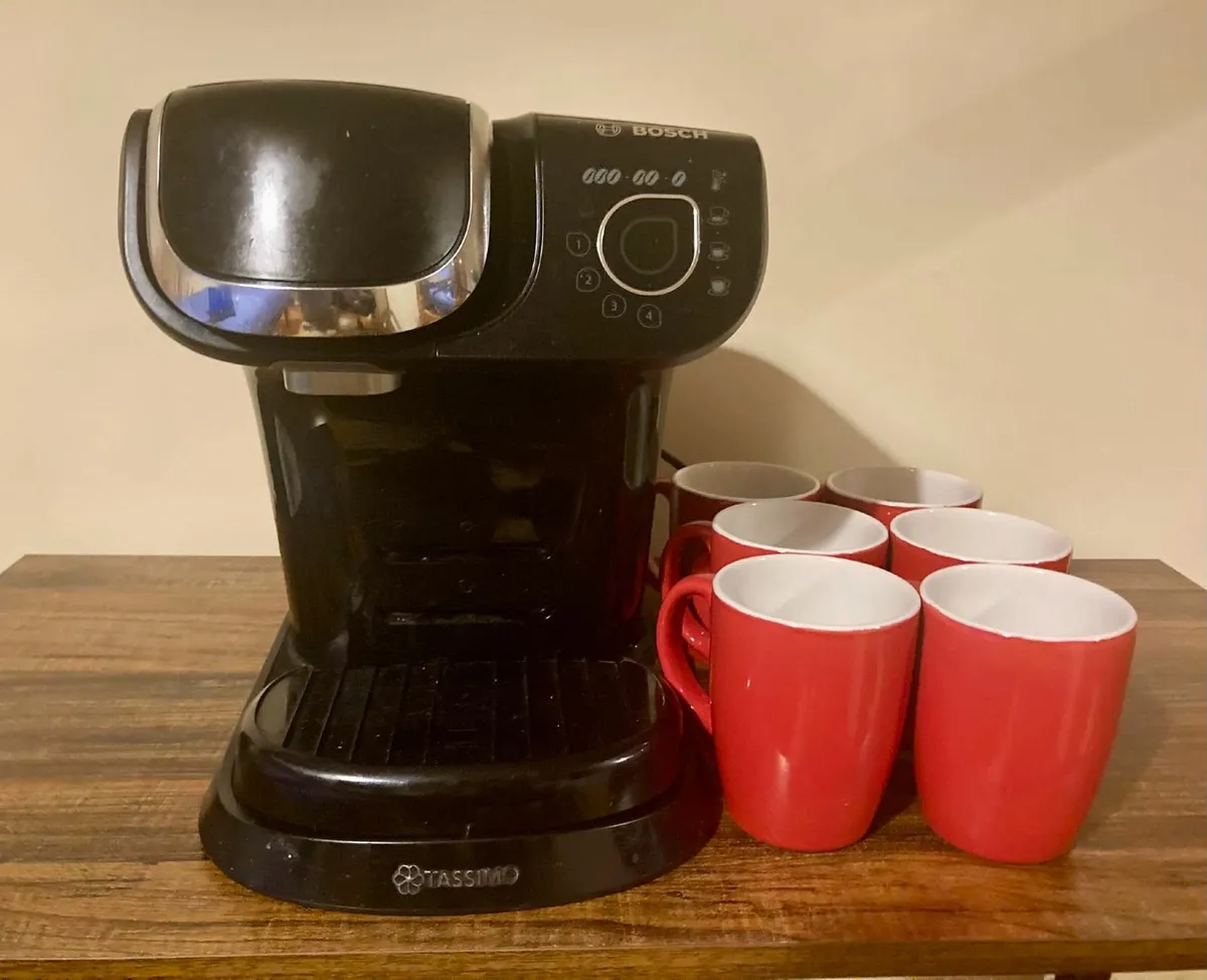Bosch Tassimo Pod Coffee Machine + 6 Mugs Bundle - Image 1