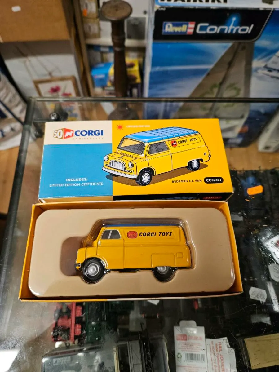 Corgi Bedford Van - Image 1
