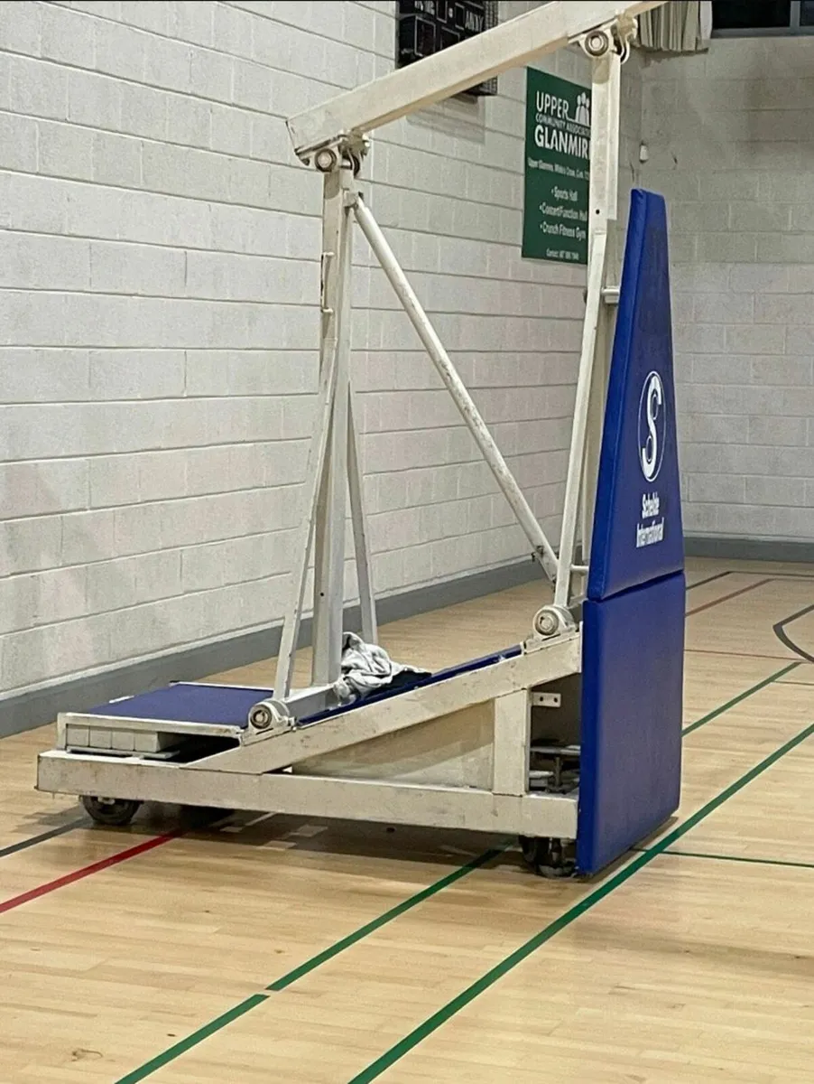 Portable professional basketball backstop - Image 2