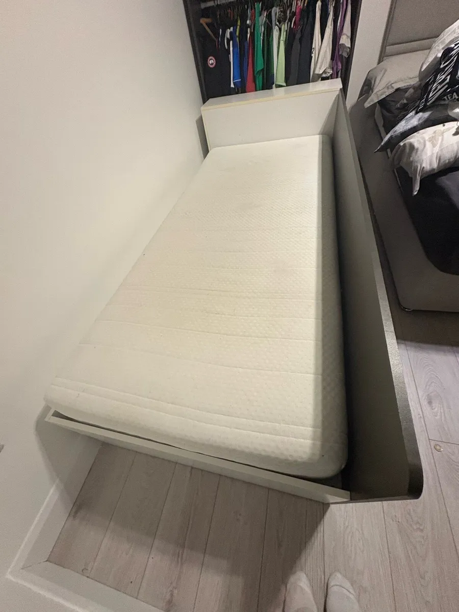 single bed frame and matress - Image 1
