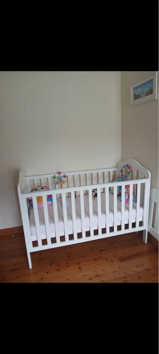 White Cot that can turn into a bed