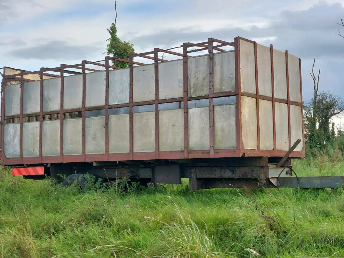 cattle trailer - Image 1