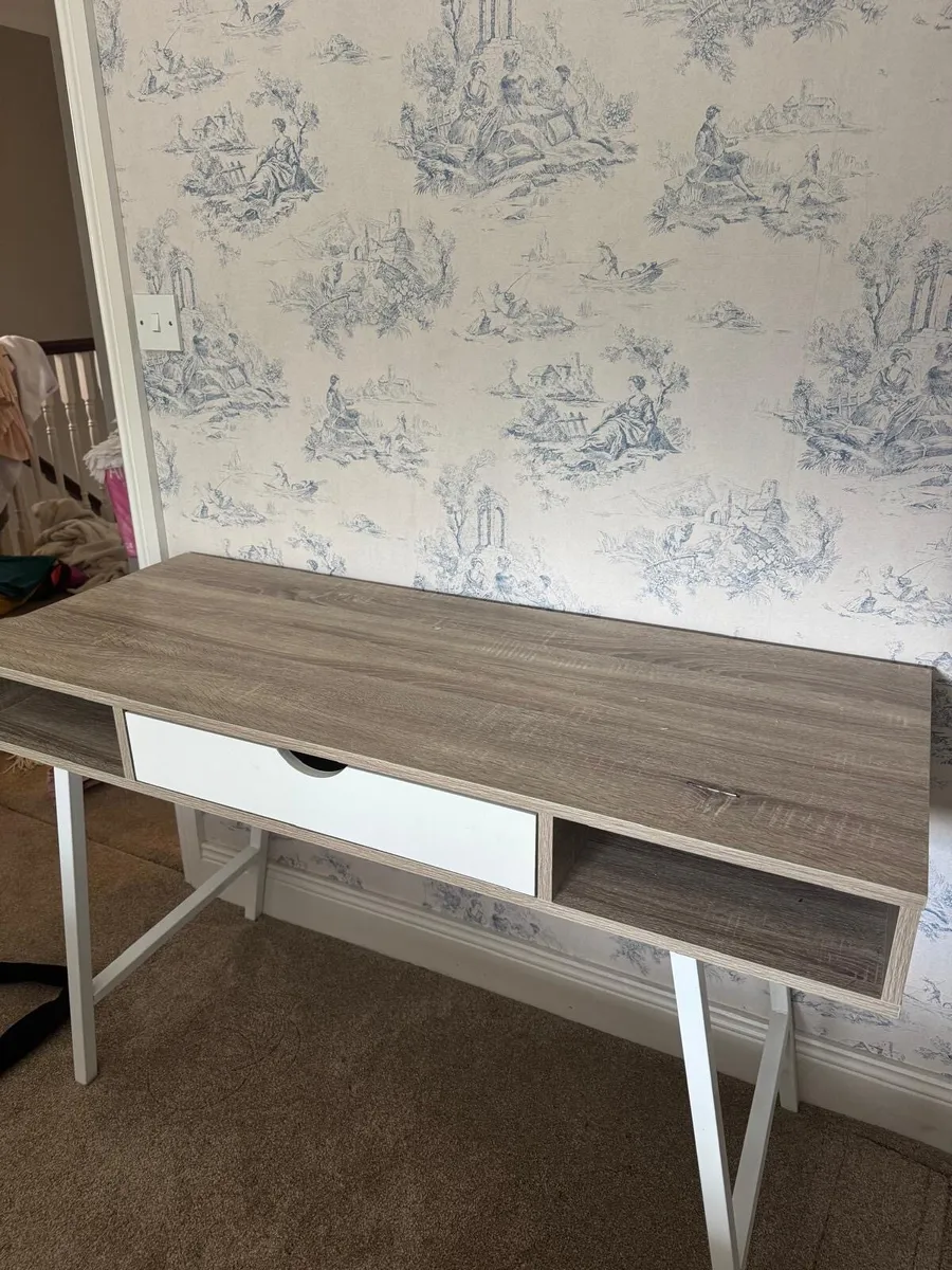 Desk - Image 3