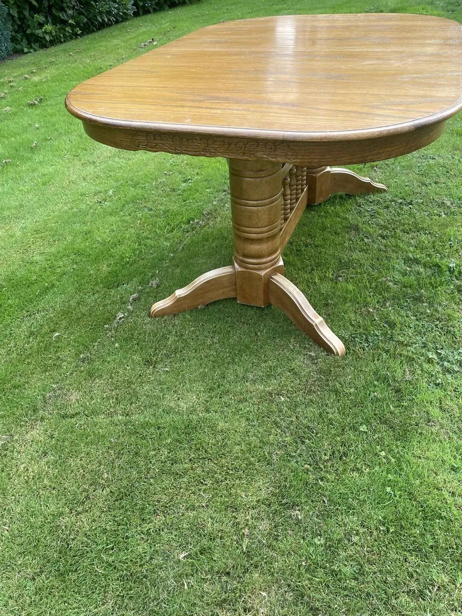 Table and chairs - Image 3