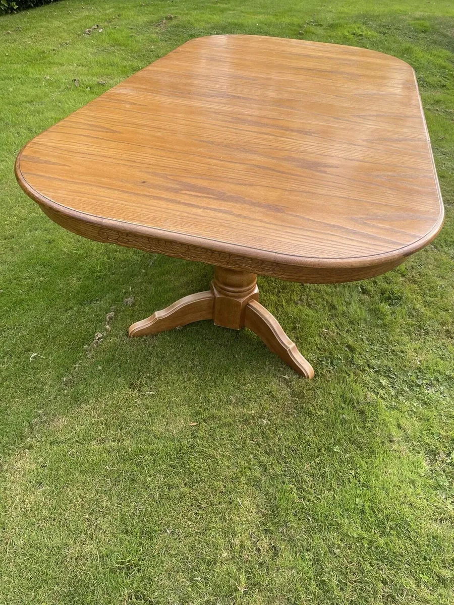 Table and chairs - Image 4