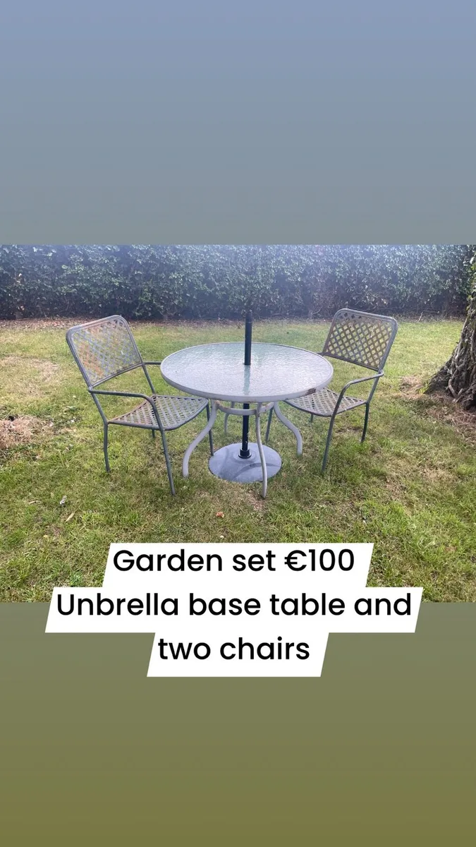 Garden table and 2 chairs + parasol stand