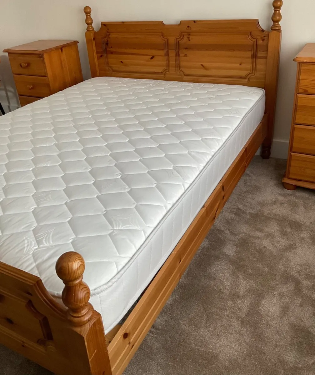 Bed and mattress - Image 2