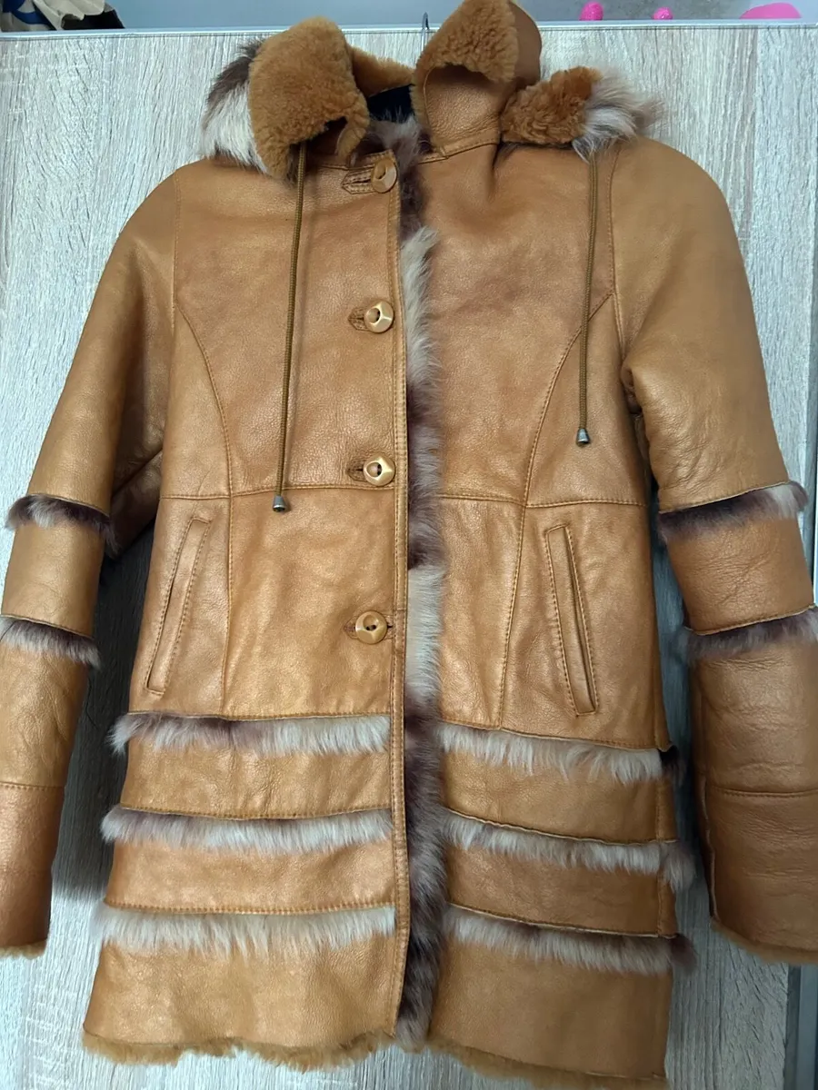 Girls coat real leather size 11-13 years - Image 1