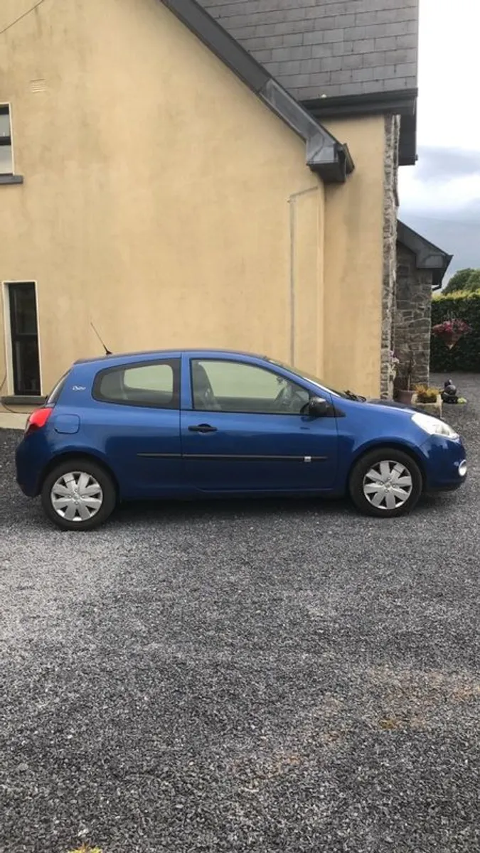 2011 Renault Clio - Image 2