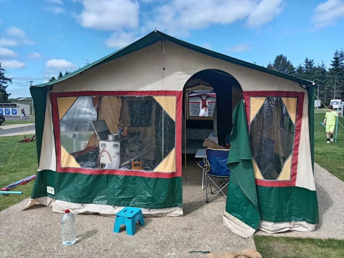 Trailer tent - Image 1