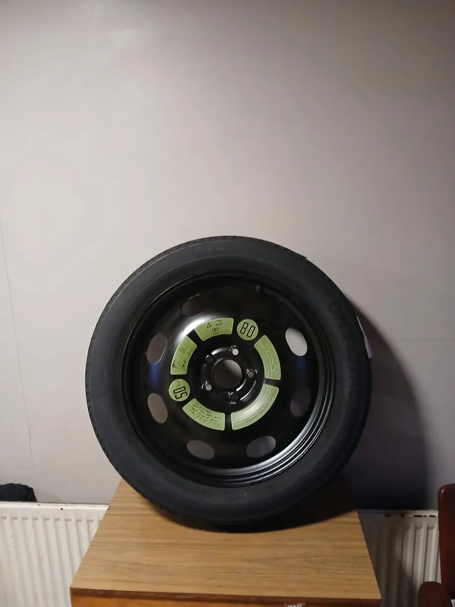 Spare Tyre and Jack and wheel base set - Image 1
