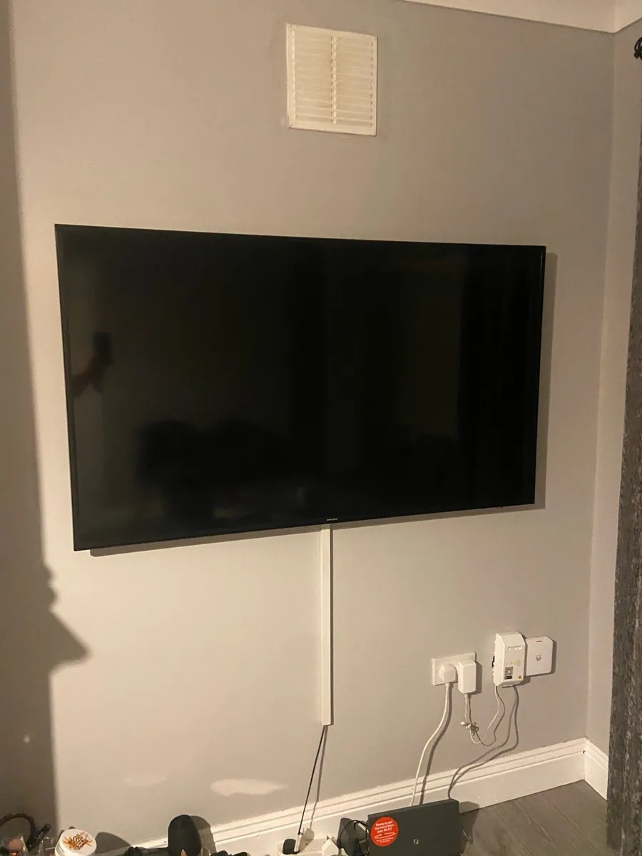 Samsung TV 58 Smart TV (6 series ) - Image 1