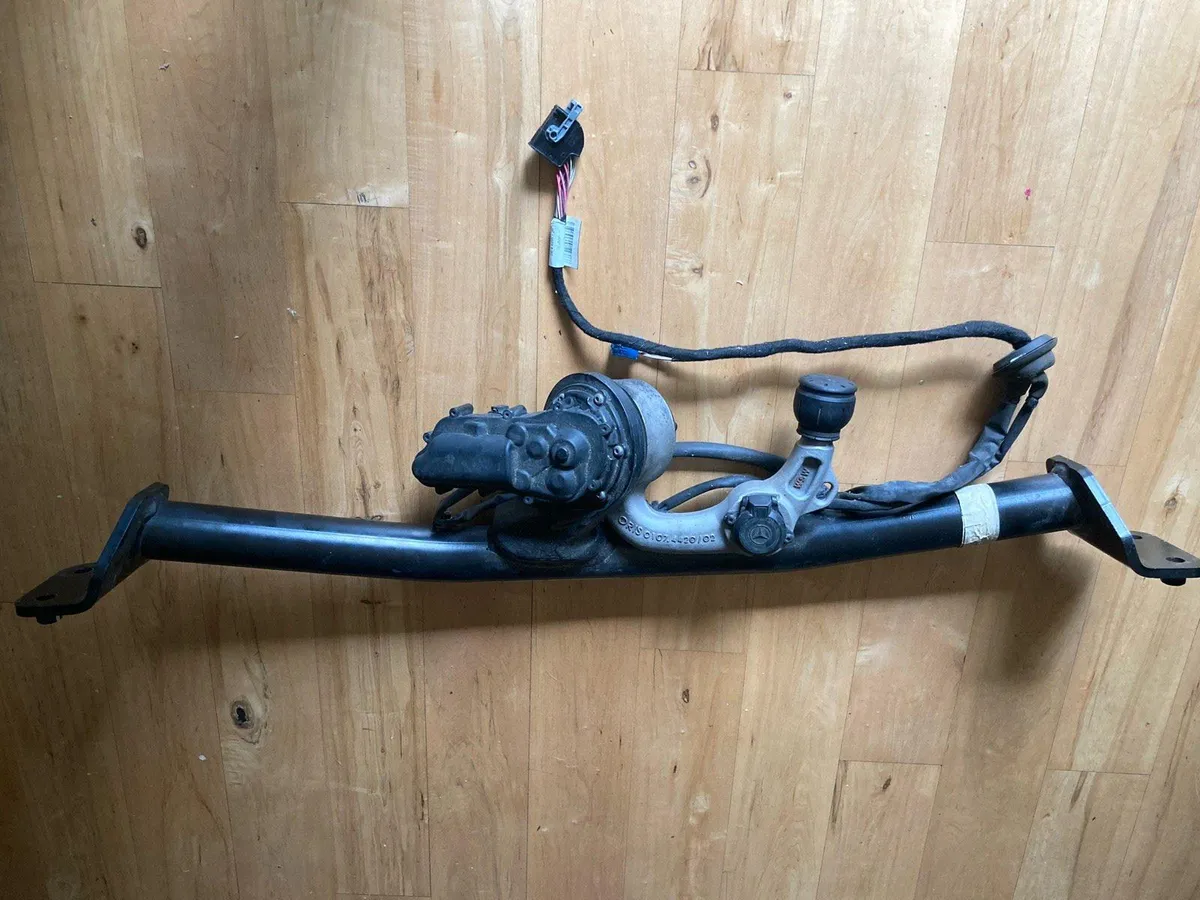 Mercedes C-class W205 towbar - Image 2