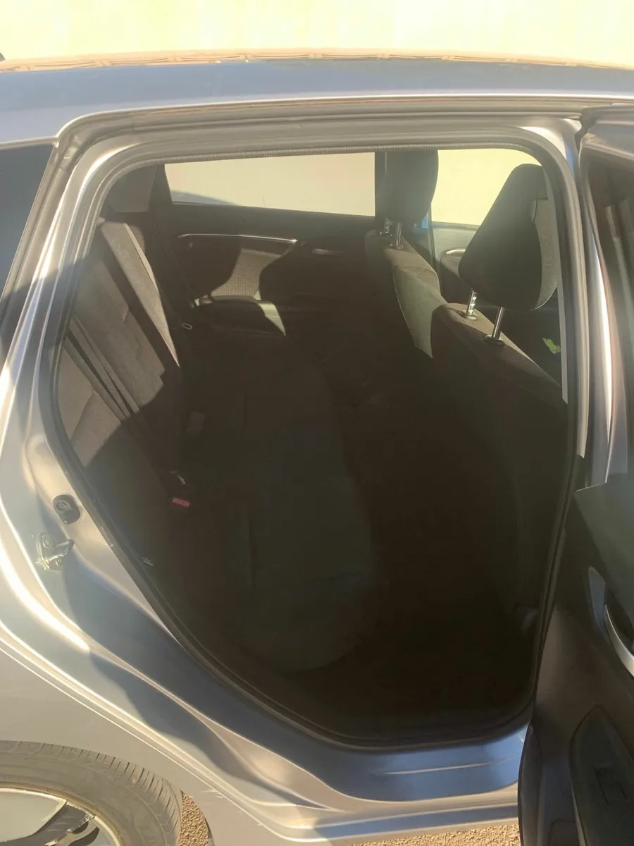 Honda Fit 2015 - Image 2