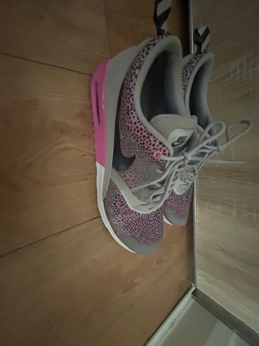 Nike trainers size uk8 - Image 2