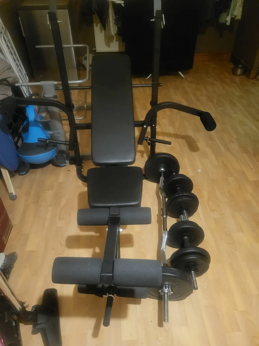 Weight bench and weights - Image 1